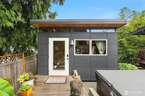 3727 77th Place SE Mercer Island WA 98040