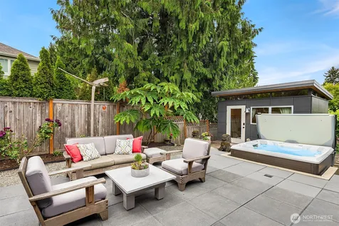 3727 77th Place SE Mercer Island WA 98040