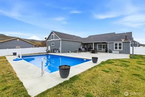 9108 S Moore Road Prosser WA 99350