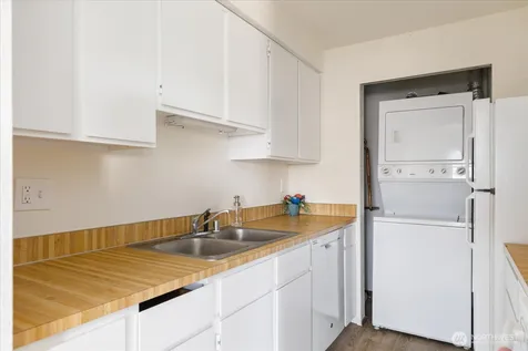 270 SE Barrington Drive Oak Harbor WA 98277