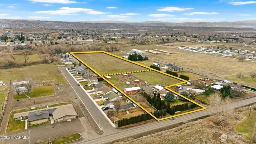 7703 Ahtanum Road Yakima WA 98903