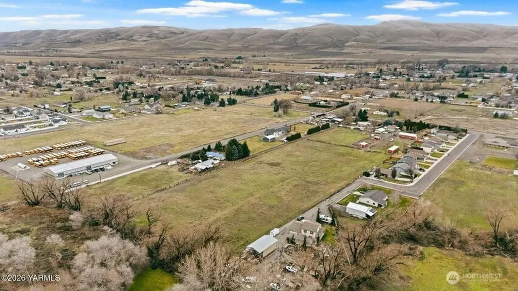 7703 Ahtanum Road Yakima WA 98903