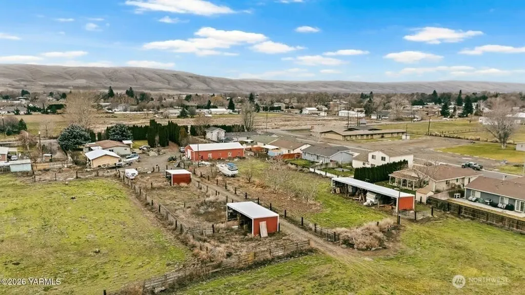 7703 Ahtanum Road Yakima WA 98903