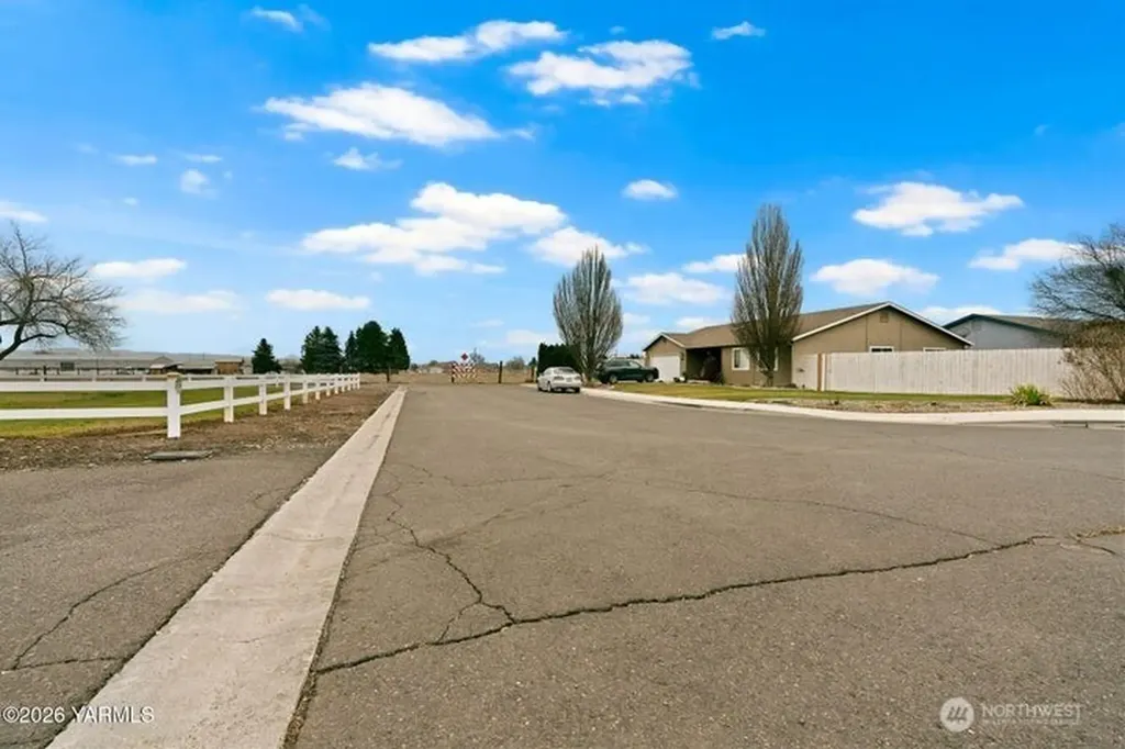 7703 Ahtanum Road Yakima WA 98903