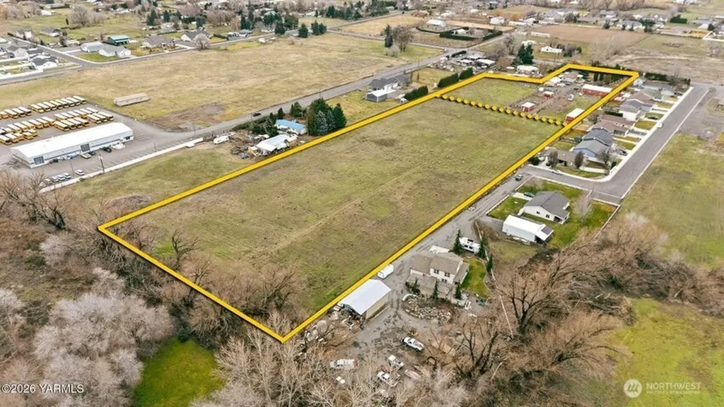 7703 Ahtanum Road Yakima WA 98903