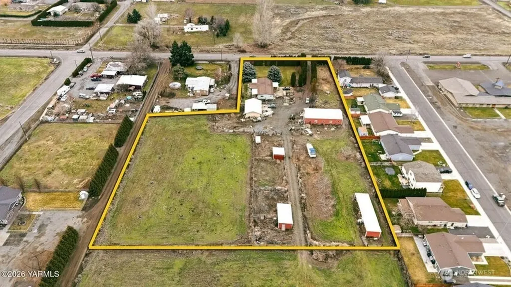 7703 Ahtanum Road Yakima WA 98903