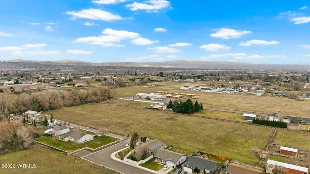 7703 Ahtanum Road Yakima WA 98903