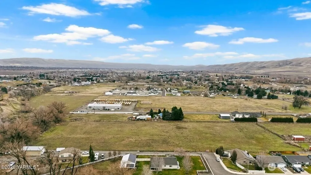 7703 Ahtanum Road Yakima WA 98903