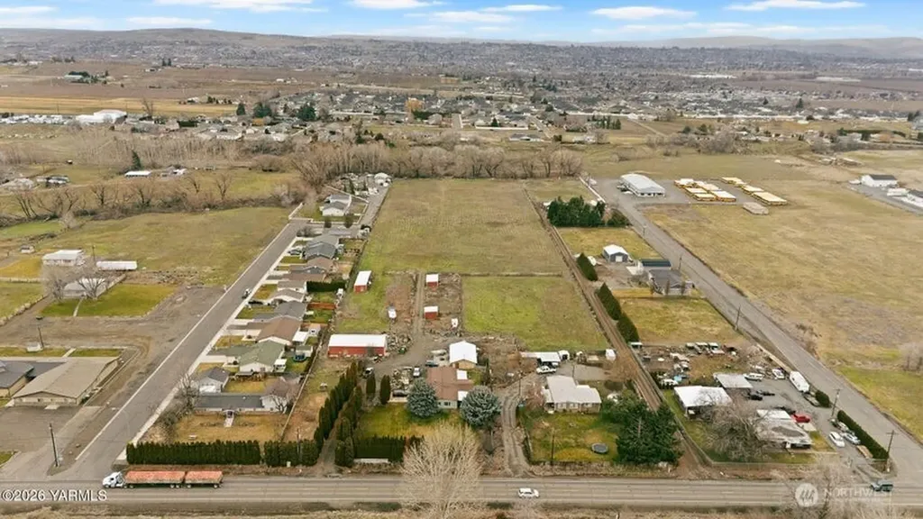 7703 Ahtanum Road Yakima WA 98903