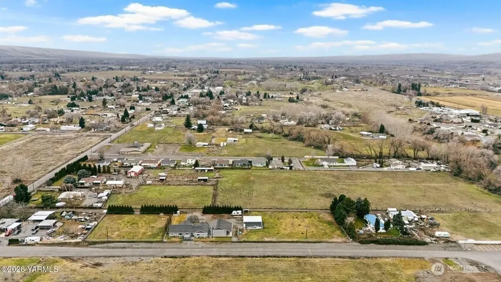 7703 Ahtanum Road Yakima WA 98903