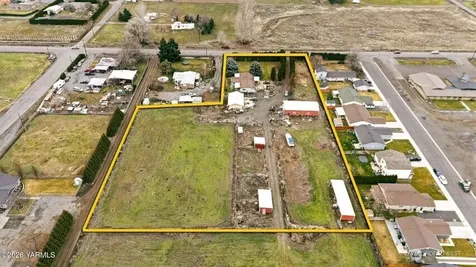 7703 Ahtanum Road Yakima WA 98903