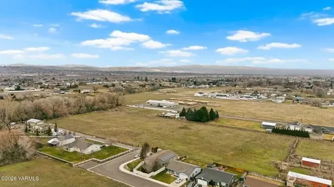 7703 Ahtanum Road Yakima WA 98903
