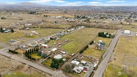 7703 Ahtanum Road Yakima WA 98903