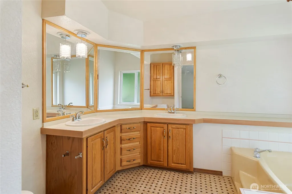 12591 NE Douglas Drive Kingston WA 98346