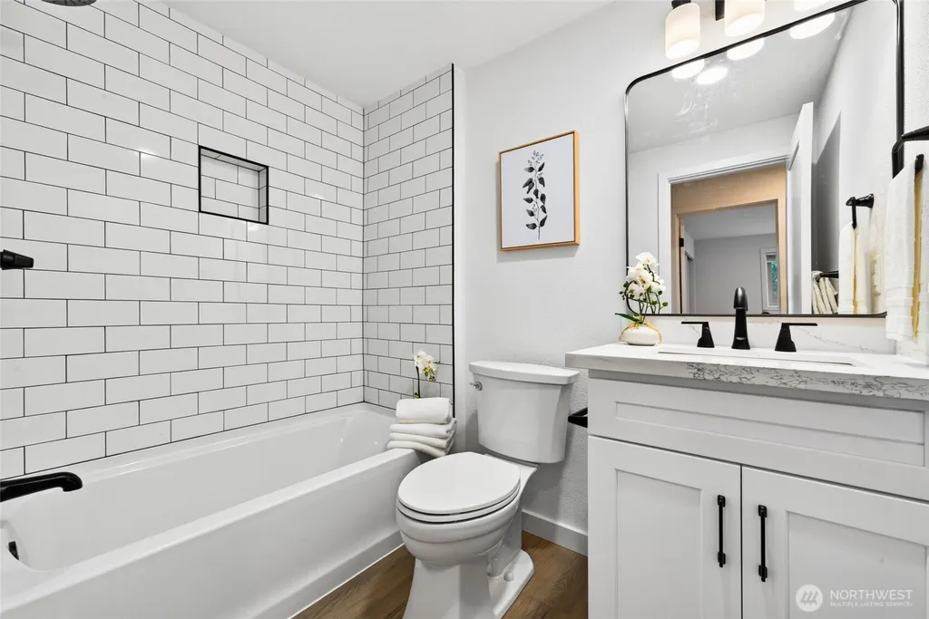 4846 S Kenny Street Seattle WA 98118