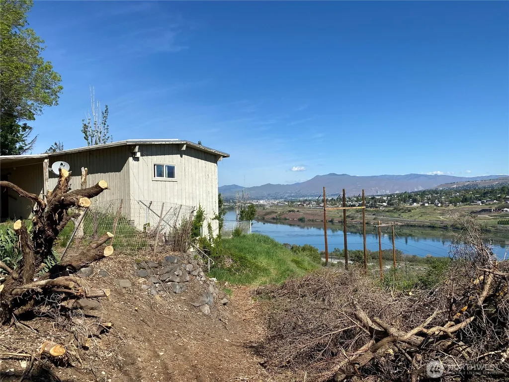 2423 Lower Hedges Road Wenatchee WA 98801