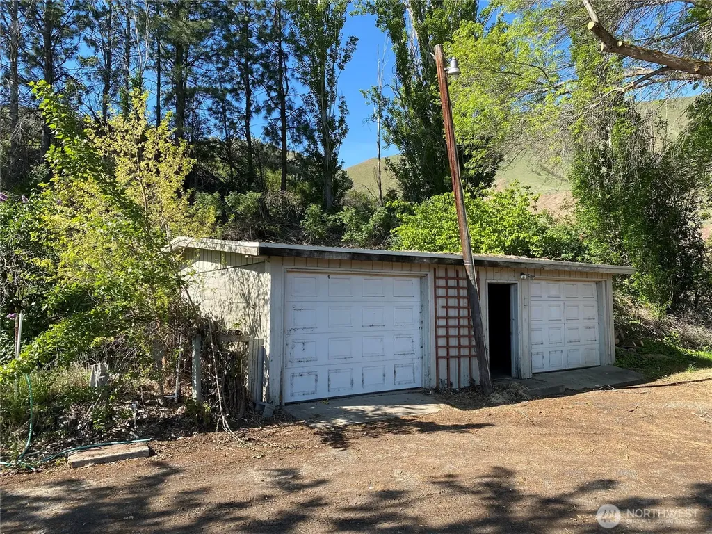 2423 Lower Hedges Road Wenatchee WA 98801