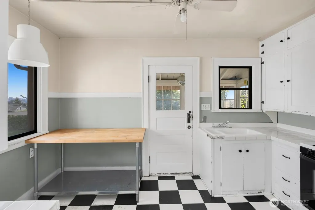 3410 37th Avenue SW Seattle WA 98126