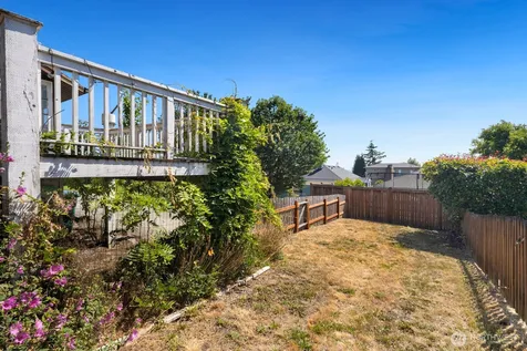 3410 37th Avenue SW Seattle WA 98126