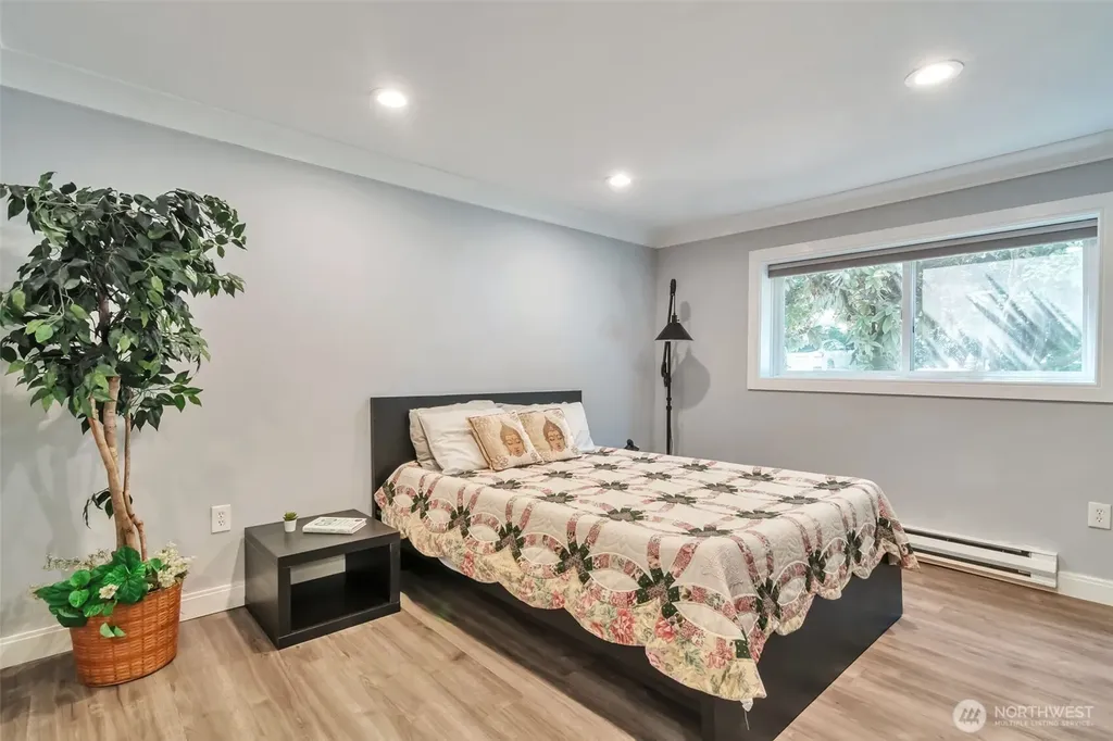 4183 W Lake Sammamish Parkway SE Bellevue WA 98008