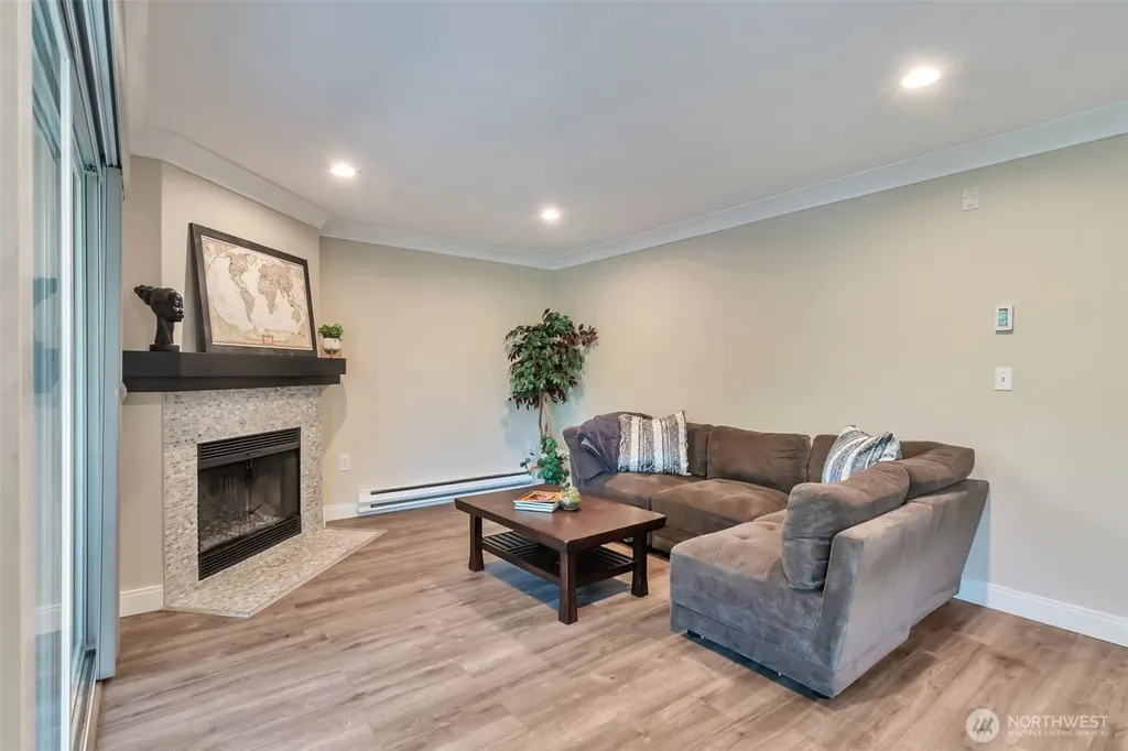 4183 W Lake Sammamish Parkway SE Bellevue WA 98008