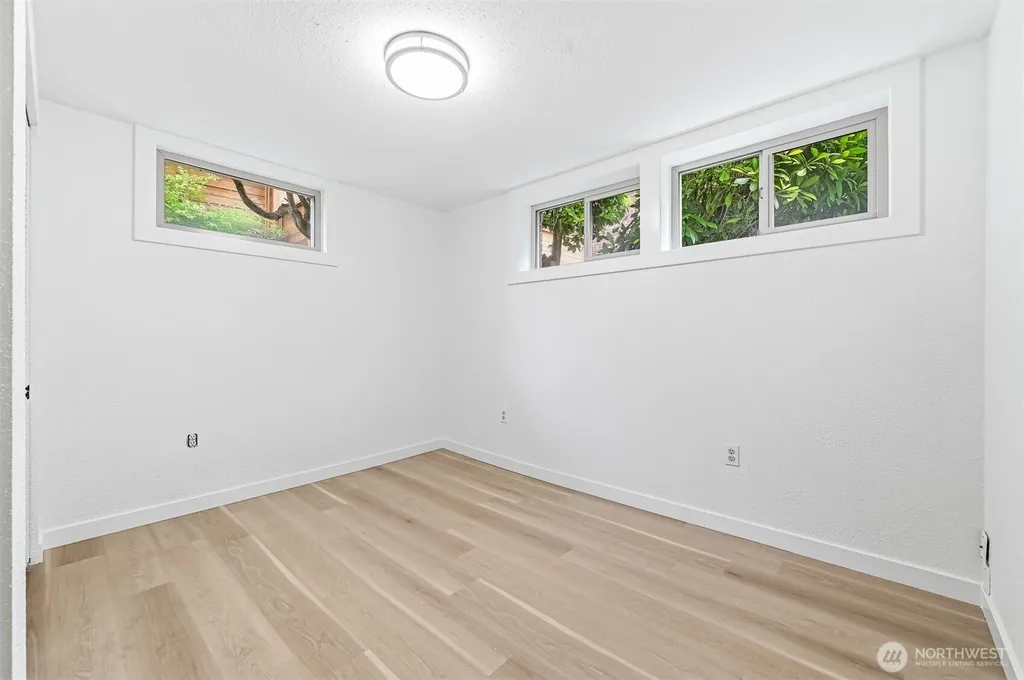 10825 Marine View Drive SW Seattle WA 98146