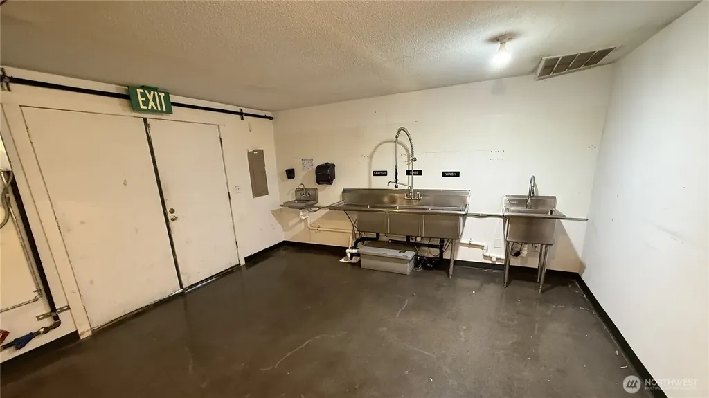 123 NW Front Avenue Castle Rock WA 98611