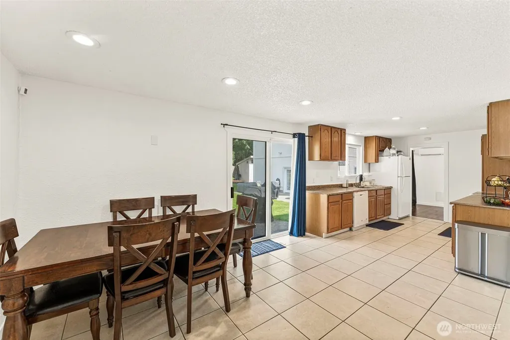 1407 58th Avenue NE Tacoma WA 98422