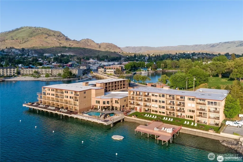322 W Woodin 301 & 301a Avenue Chelan WA 98816