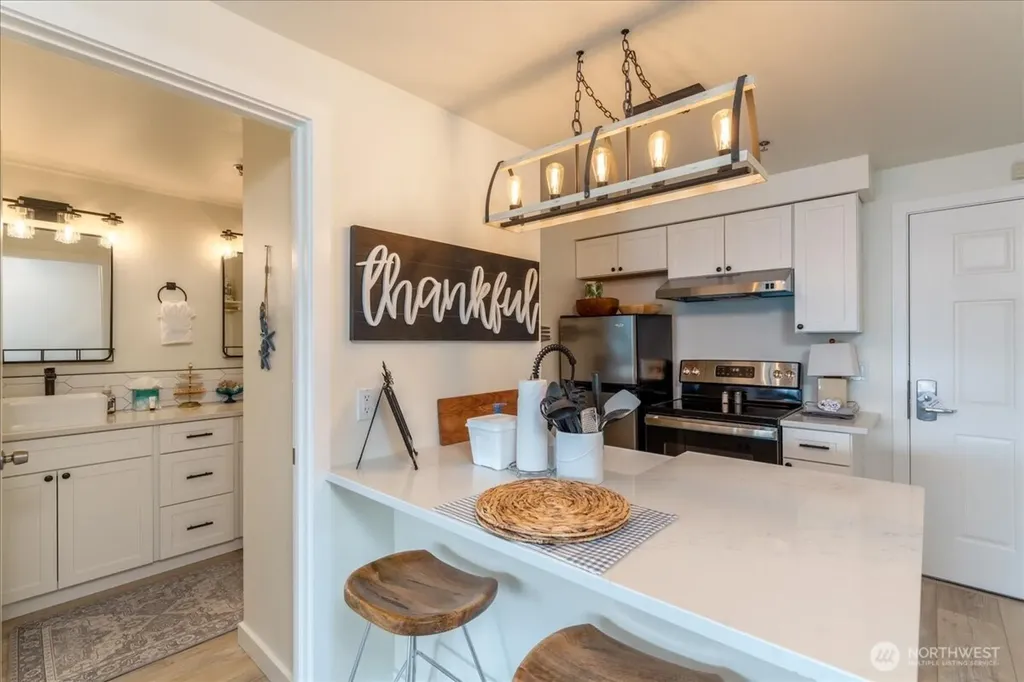 322 W Woodin 301 & 301a Avenue Chelan WA 98816