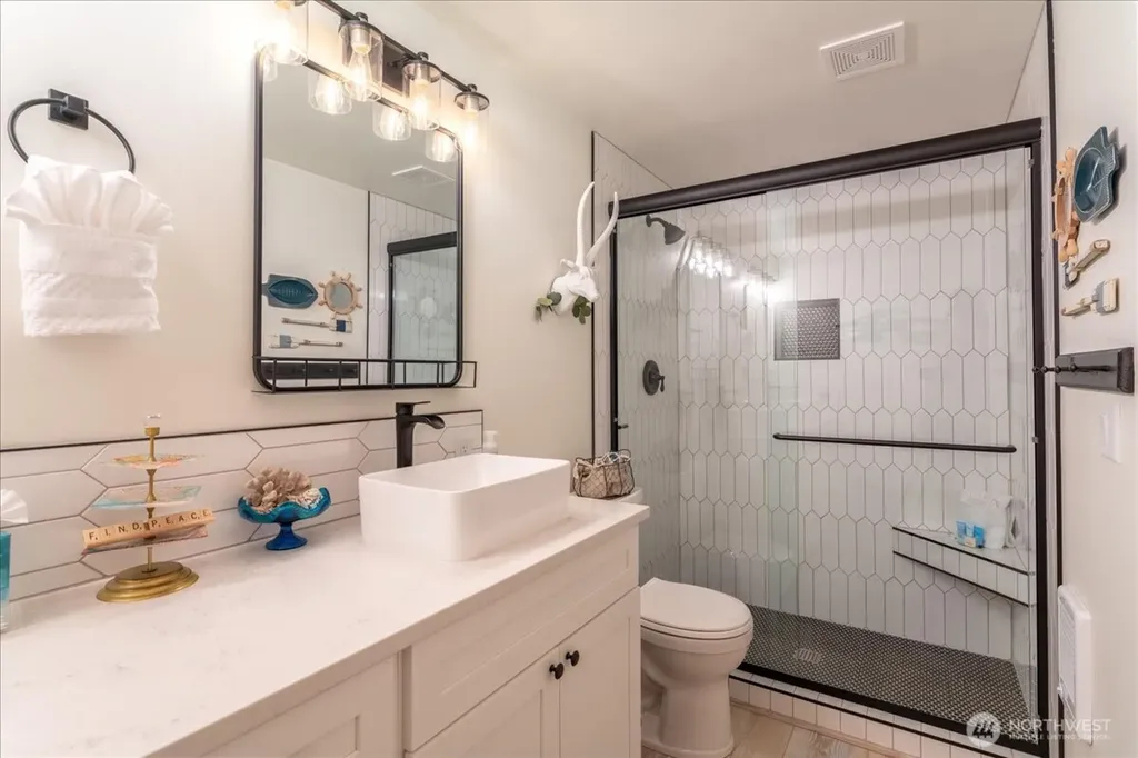 322 W Woodin 301 & 301a Avenue Chelan WA 98816
