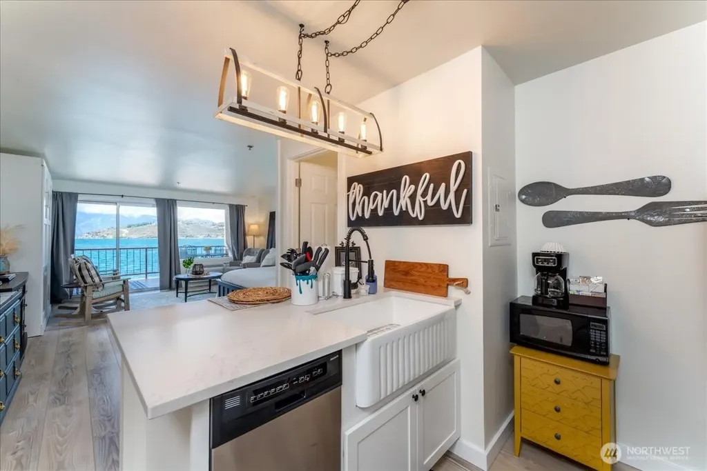 322 W Woodin 301 & 301a Avenue Chelan WA 98816