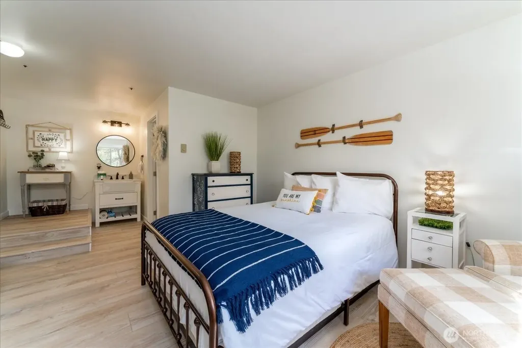 322 W Woodin 301 & 301a Avenue Chelan WA 98816