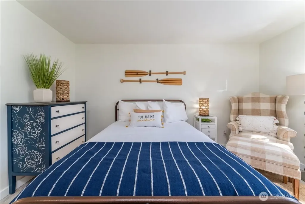 322 W Woodin 301 & 301a Avenue Chelan WA 98816