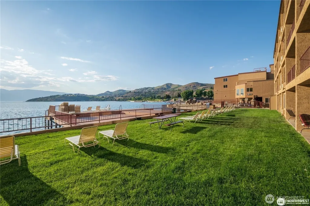 322 W Woodin 301 & 301a Avenue Chelan WA 98816