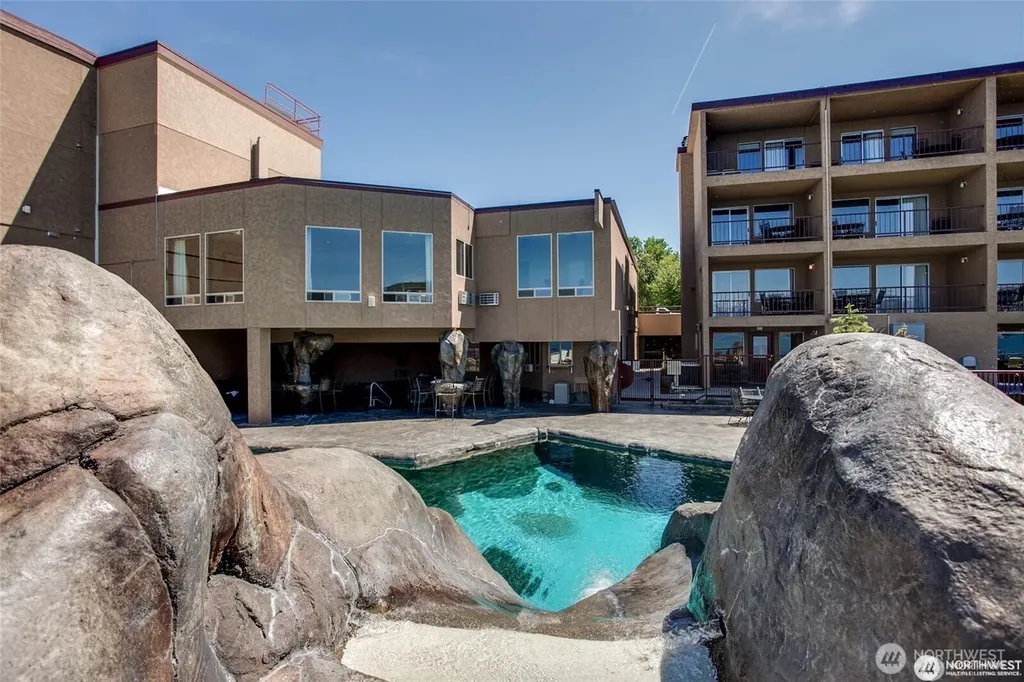 322 W Woodin 301 & 301a Avenue Chelan WA 98816