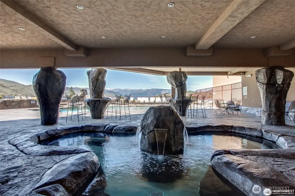 322 W Woodin 301 & 301a Avenue Chelan WA 98816