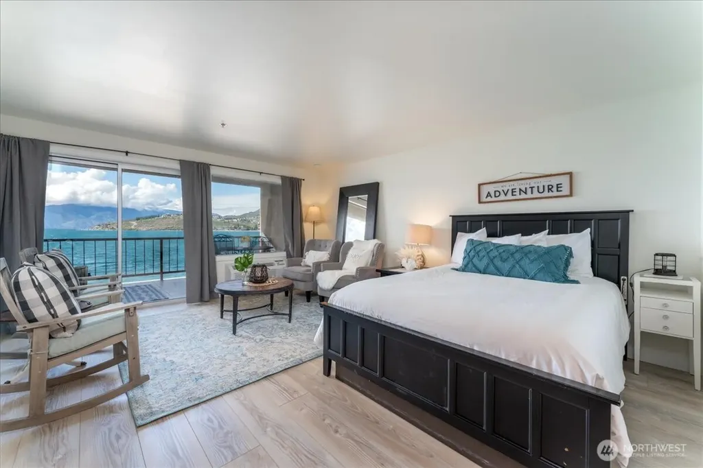 322 W Woodin 301 & 301a Avenue Chelan WA 98816