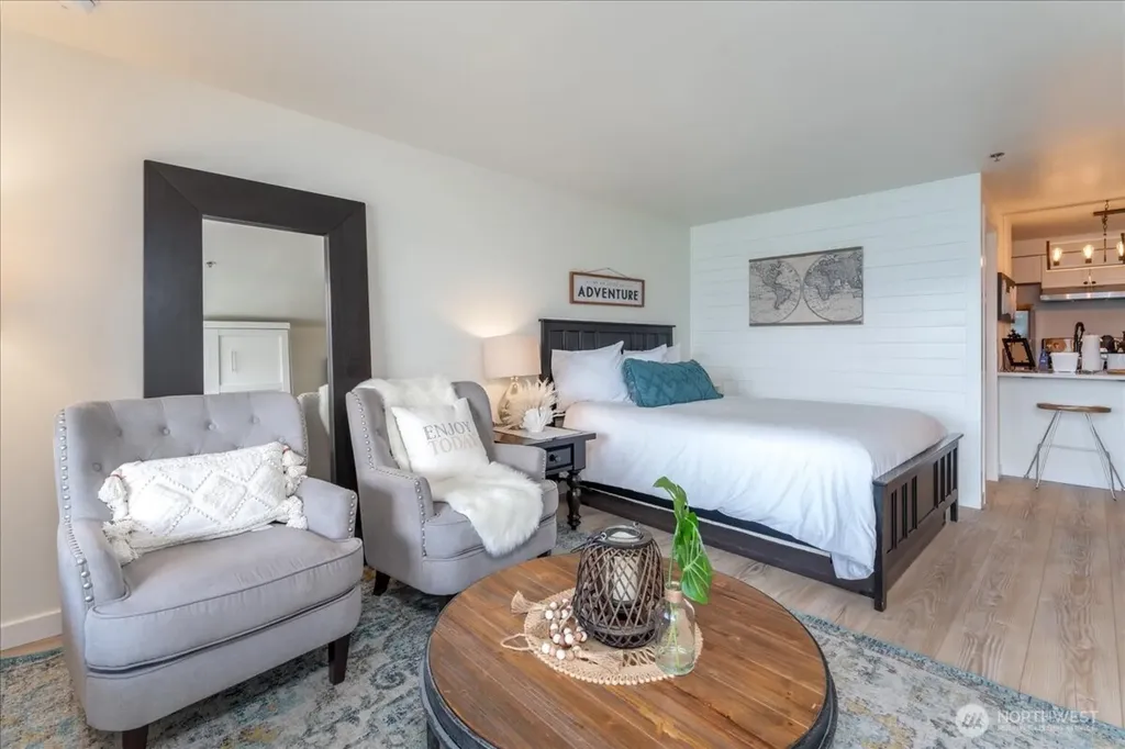 322 W Woodin 301 & 301a Avenue Chelan WA 98816