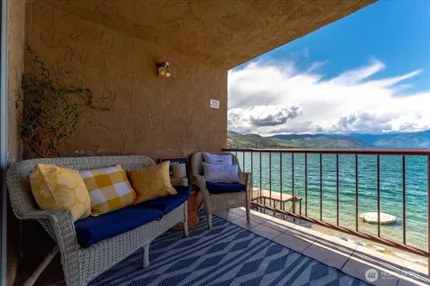 322 W Woodin 301 & 301a Avenue Chelan WA 98816
