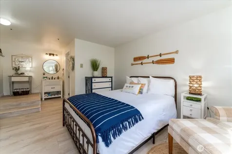322 W Woodin 301 & 301a Avenue Chelan WA 98816