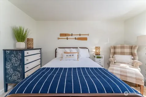 322 W Woodin 301 & 301a Avenue Chelan WA 98816