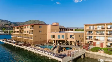 322 W Woodin 301 & 301a Avenue Chelan WA 98816