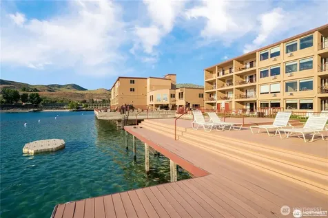 322 W Woodin 301 & 301a Avenue Chelan WA 98816