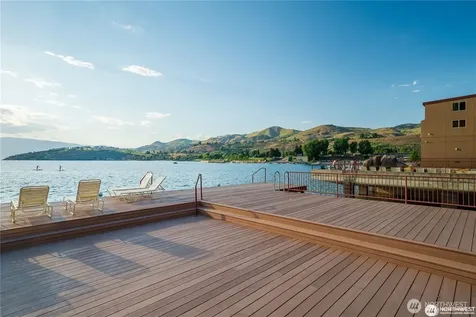 322 W Woodin 301 & 301a Avenue Chelan WA 98816