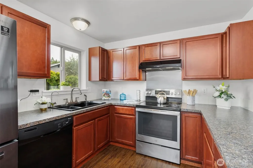 1658 NE Cascara Court Poulsbo WA 98370