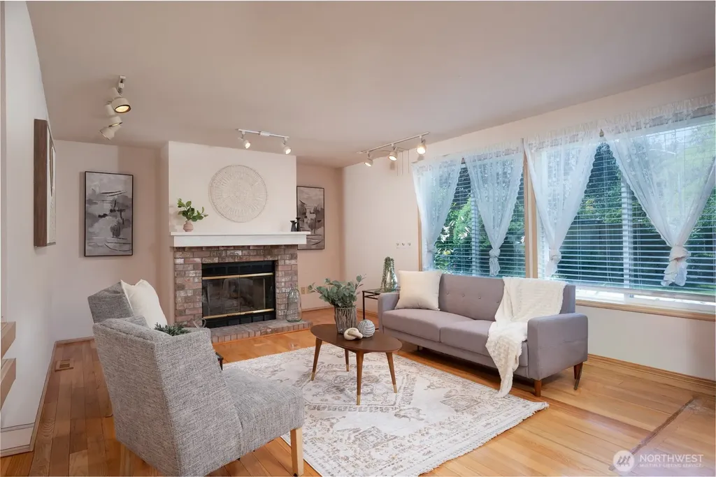 176 Eagle Ridge Drive E Puyallup WA 98374