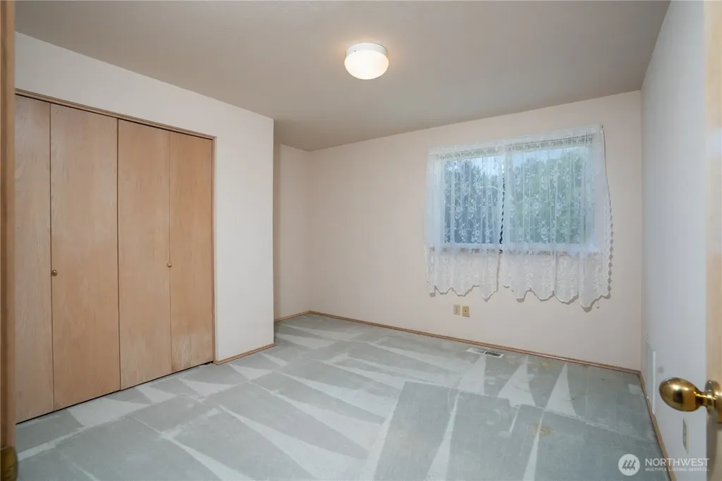 176 Eagle Ridge Drive E Puyallup WA 98374