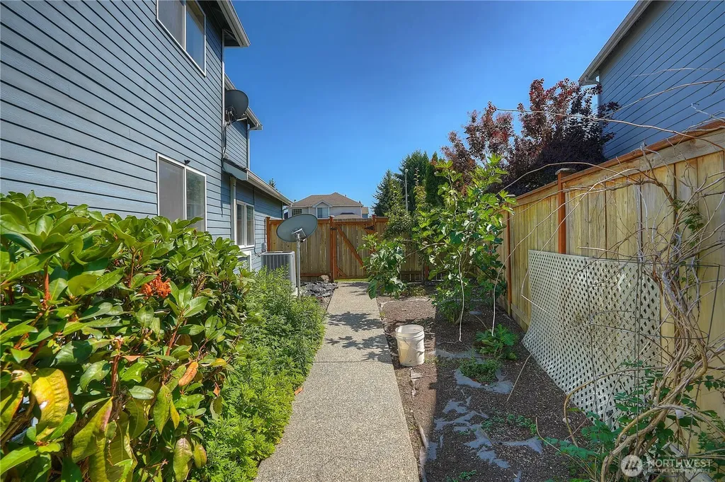 176 Eagle Ridge Drive E Puyallup WA 98374