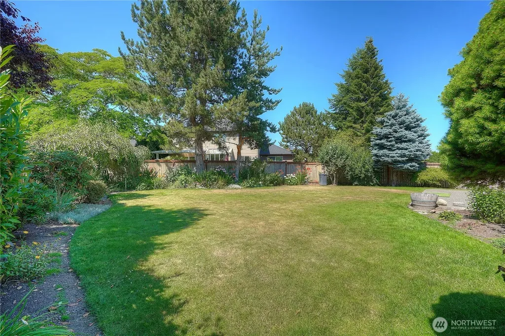 176 Eagle Ridge Drive E Puyallup WA 98374